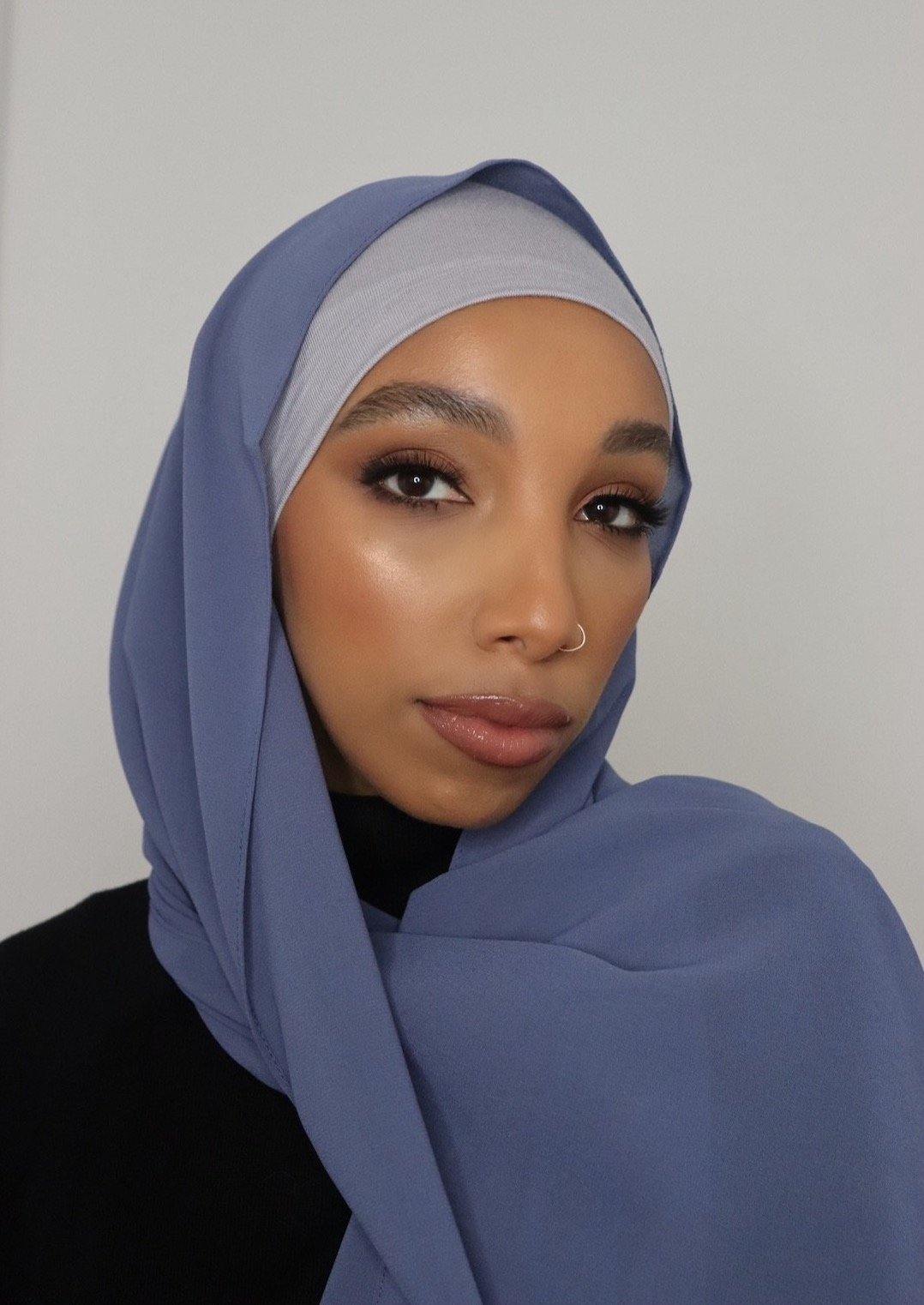 COOL GREY Under scarf